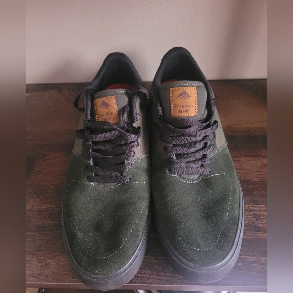 Emerica mens sneakers size 10